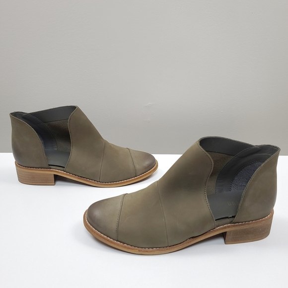 Crevo Women's Distressed Sage Green Leather Coralie Chelsea Booties Size 8 - Picture 2 of 7